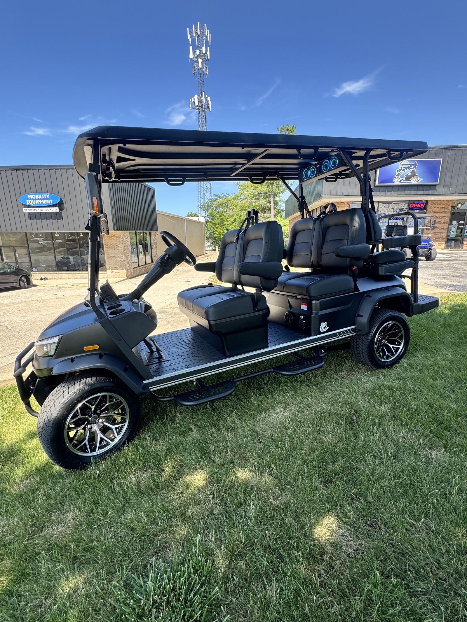 2026 Dach Apollo 4+2 Limo | 6 Passenger Golf Cart | 72V Lithium | Street Legal - Image 2